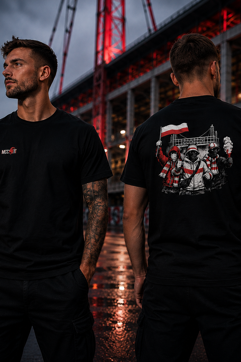 Model im Köln Ultras T-Shirt vor einem Fußballstadion
